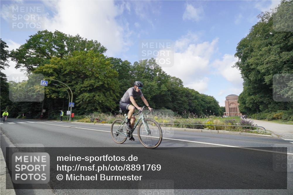 14.09.2025 - Stadtparktriathlon Michael Burmester http://msf.ph/oto/8891769 14.09.2025 10:44:57 Radfahren 627, 631, 671, 750, 804 meine-sportfotos.de