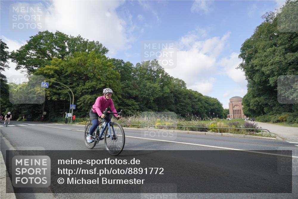 14.09.2025 - Stadtparktriathlon Michael Burmester http://msf.ph/oto/8891772 14.09.2025 10:45:05 Radfahren 627, 629, 671, 691, 759, 799 meine-sportfotos.de