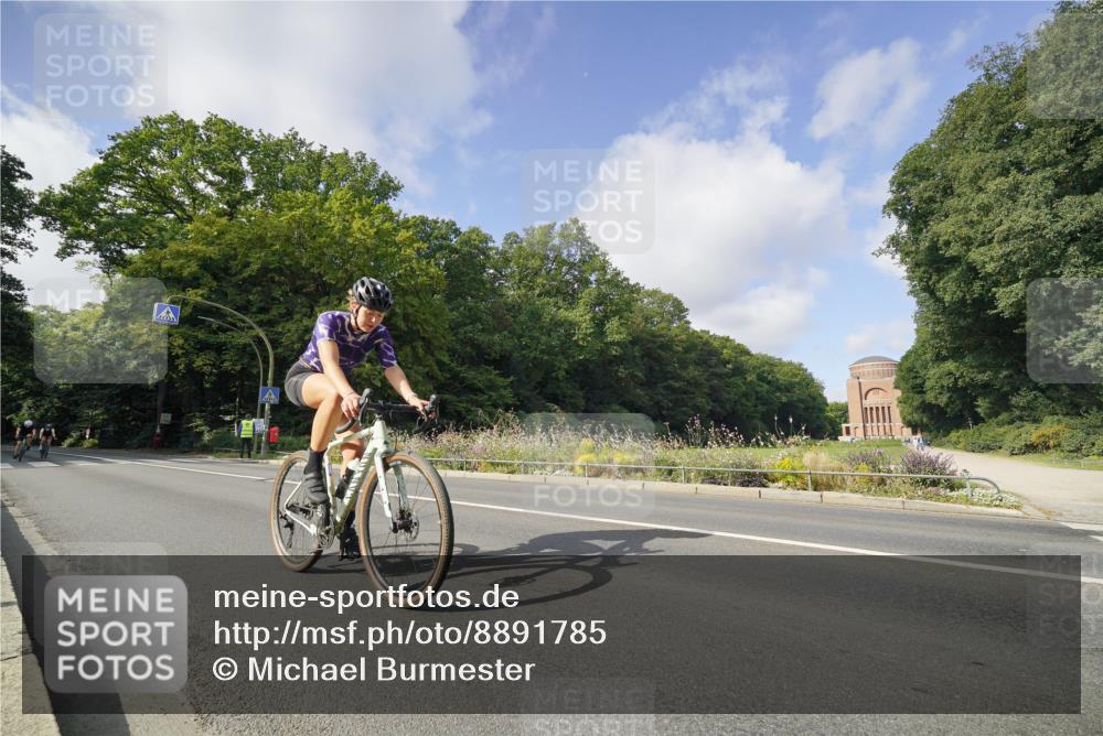 14.09.2025 - Stadtparktriathlon Michael Burmester http://msf.ph/oto/8891785 14.09.2025 10:45:29 Radfahren 639, 648, 685, 730 meine-sportfotos.de