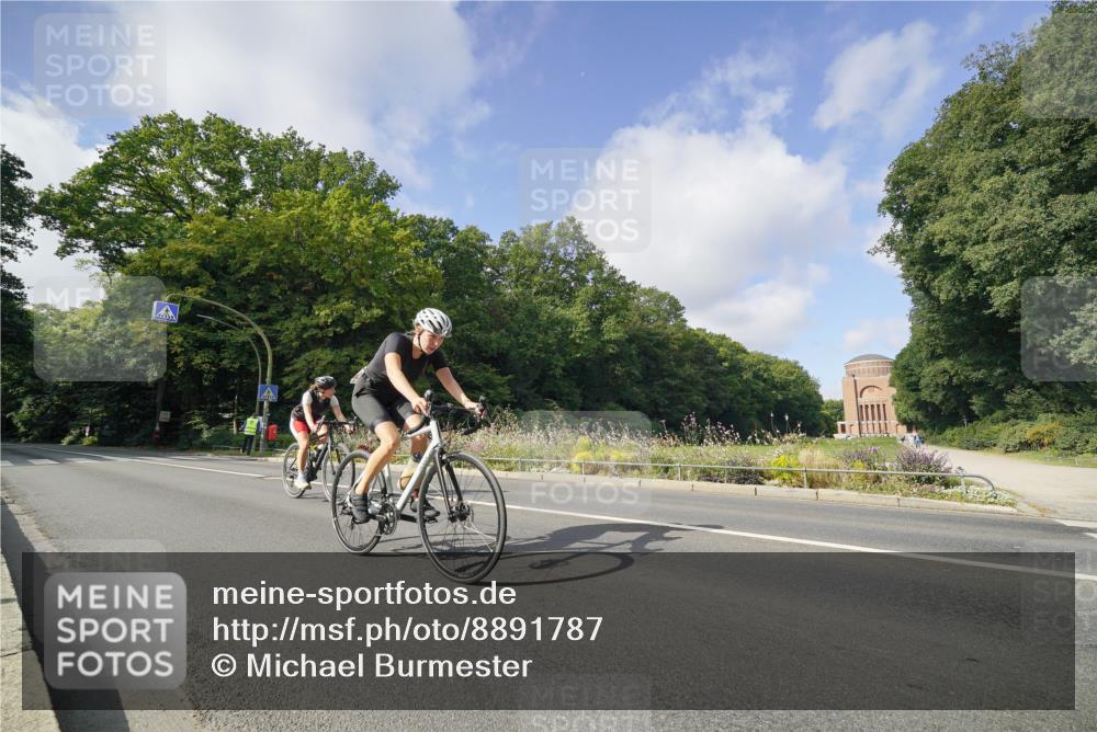 14.09.2025 - Stadtparktriathlon Michael Burmester http://msf.ph/oto/8891787 14.09.2025 10:45:32 Radfahren 639, 648, 685, 730, 761 meine-sportfotos.de