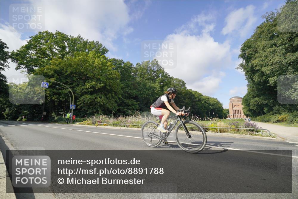 14.09.2025 - Stadtparktriathlon Michael Burmester http://msf.ph/oto/8891788 14.09.2025 10:45:33 Radfahren 639, 648, 685, 686, 761 meine-sportfotos.de