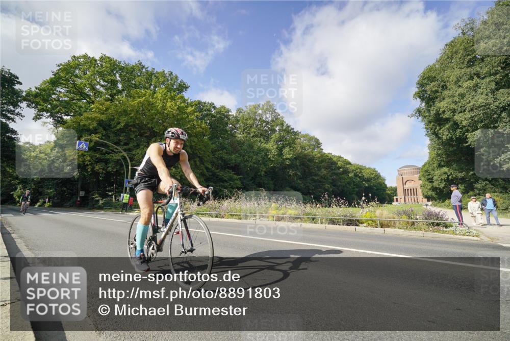 14.09.2025 - Stadtparktriathlon Michael Burmester http://msf.ph/oto/8891803 14.09.2025 10:46:19 Radfahren 632, 766 meine-sportfotos.de