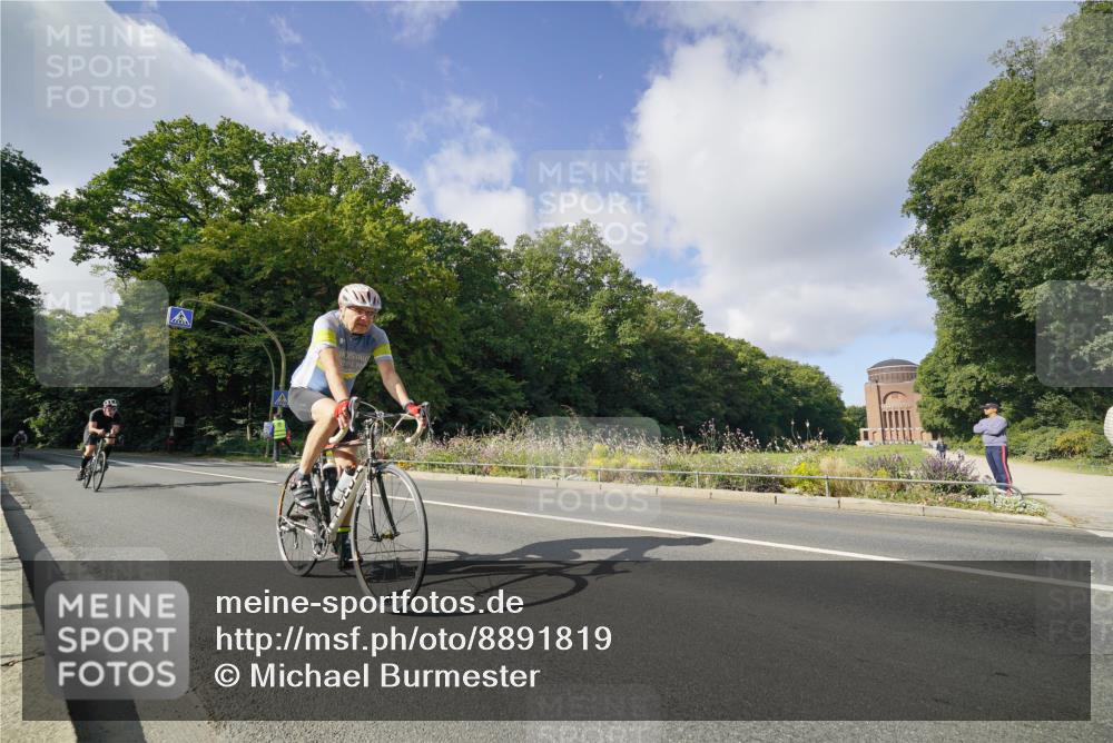 14.09.2025 - Stadtparktriathlon Michael Burmester http://msf.ph/oto/8891819 14.09.2025 10:46:55 Radfahren 636, 699, 732, 756, 815 meine-sportfotos.de