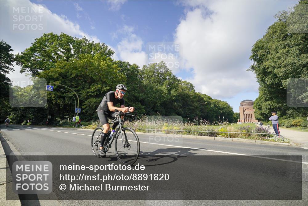 14.09.2025 - Stadtparktriathlon Michael Burmester http://msf.ph/oto/8891820 14.09.2025 10:46:57 Radfahren 699, 732, 756, 815 meine-sportfotos.de
