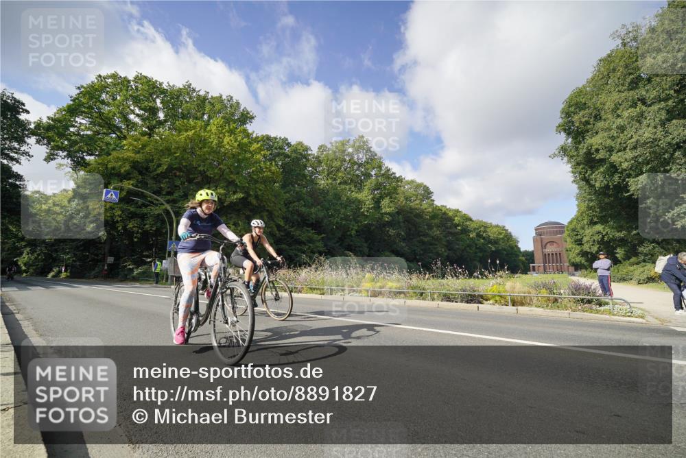 14.09.2025 - Stadtparktriathlon Michael Burmester http://msf.ph/oto/8891827 14.09.2025 10:47:22 Radfahren 568, 645, 735, 736, 790 meine-sportfotos.de
