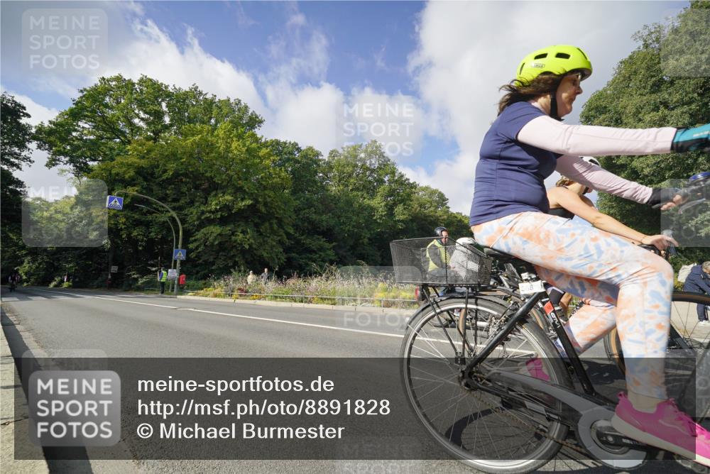 14.09.2025 - Stadtparktriathlon Michael Burmester http://msf.ph/oto/8891828 14.09.2025 10:47:23 Radfahren 568, 645, 735, 736, 790 meine-sportfotos.de