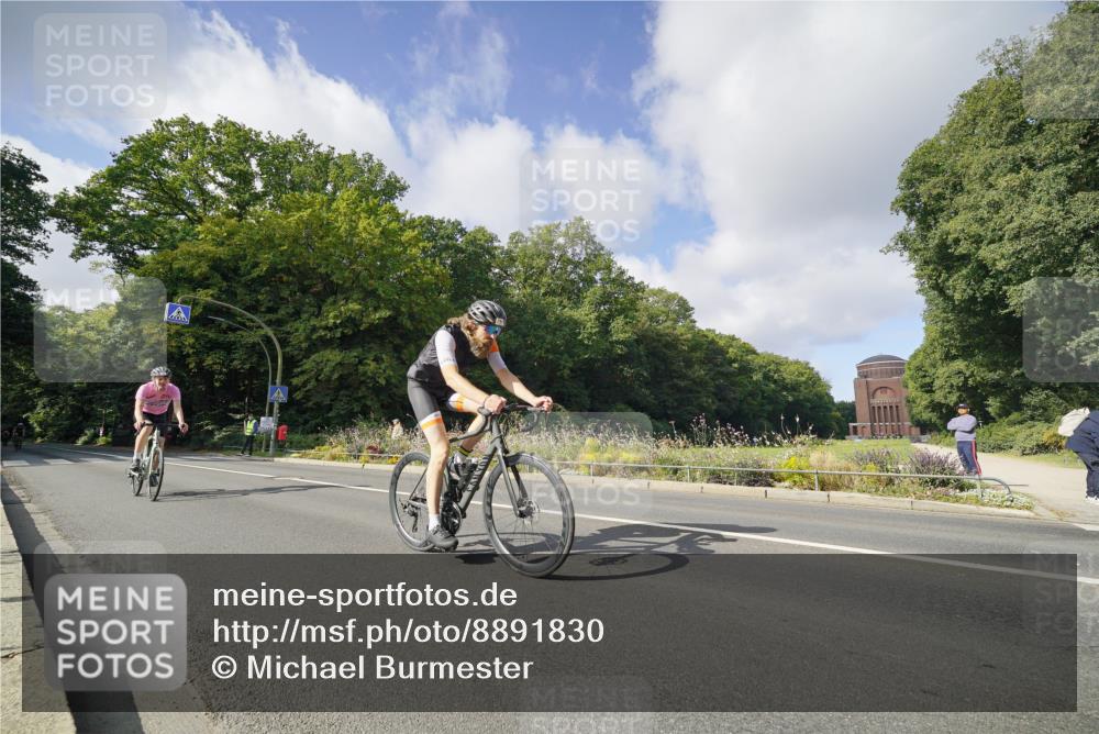 14.09.2025 - Stadtparktriathlon Michael Burmester http://msf.ph/oto/8891830 14.09.2025 10:47:28 Radfahren 568, 645, 735, 736, 780, 790, 801 meine-sportfotos.de
