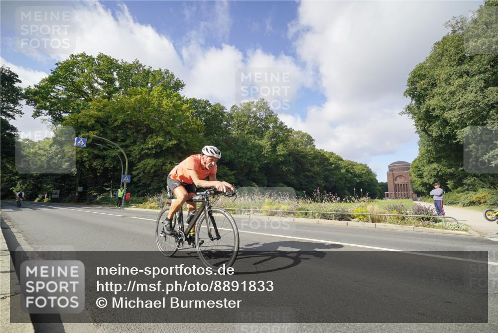 14.09.2025 - Stadtparktriathlon Michael Burmester http://msf.ph/oto/8891833 14.09.2025 10:47:34 Radfahren 650, 736, 780, 801 meine-sportfotos.de