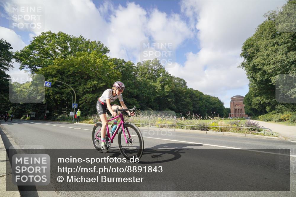 14.09.2025 - Stadtparktriathlon Michael Burmester http://msf.ph/oto/8891843 14.09.2025 10:47:59 Radfahren 647, 665, 695, 697, 729, 740, 749, 762, 765, 777, 818 meine-sportfotos.de