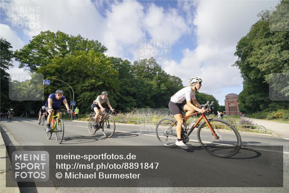 14.09.2025 - Stadtparktriathlon Michael Burmester http://msf.ph/oto/8891847 14.09.2025 10:48:04 Radfahren 647, 662, 665, 695, 728, 740, 749, 762, 765, 777, 818 meine-sportfotos.de