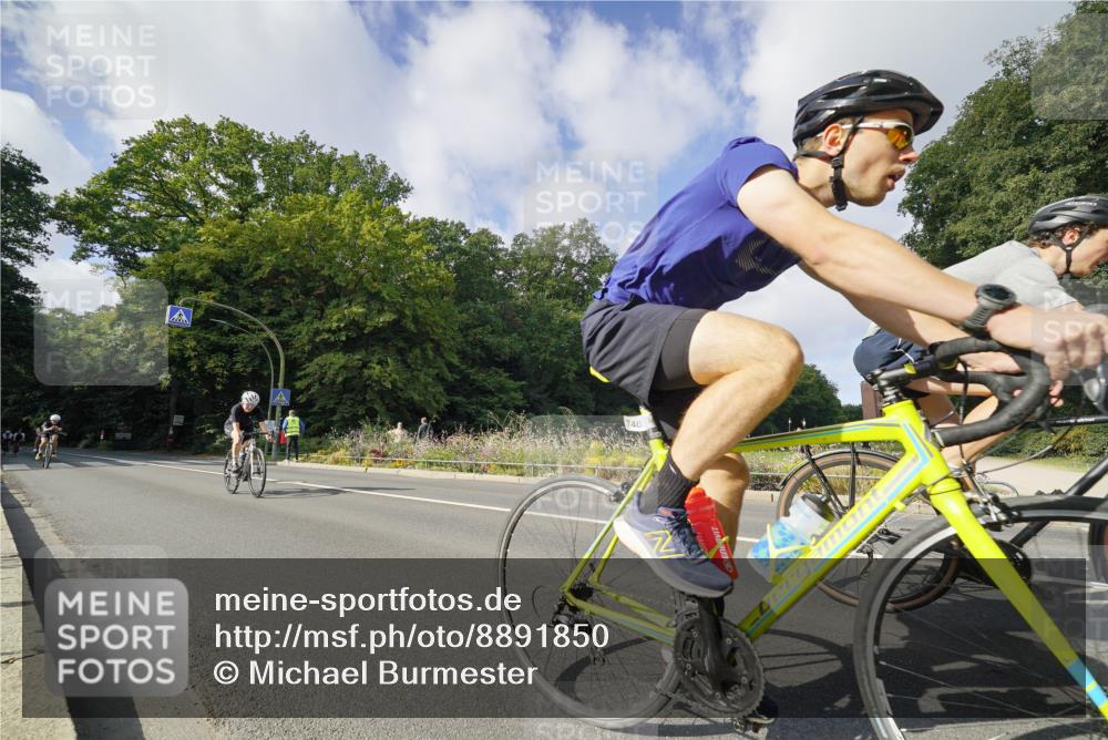 14.09.2025 - Stadtparktriathlon Michael Burmester http://msf.ph/oto/8891850 14.09.2025 10:48:05 Radfahren 647, 662, 665, 695, 728, 740, 749, 762, 765, 777, 818 meine-sportfotos.de