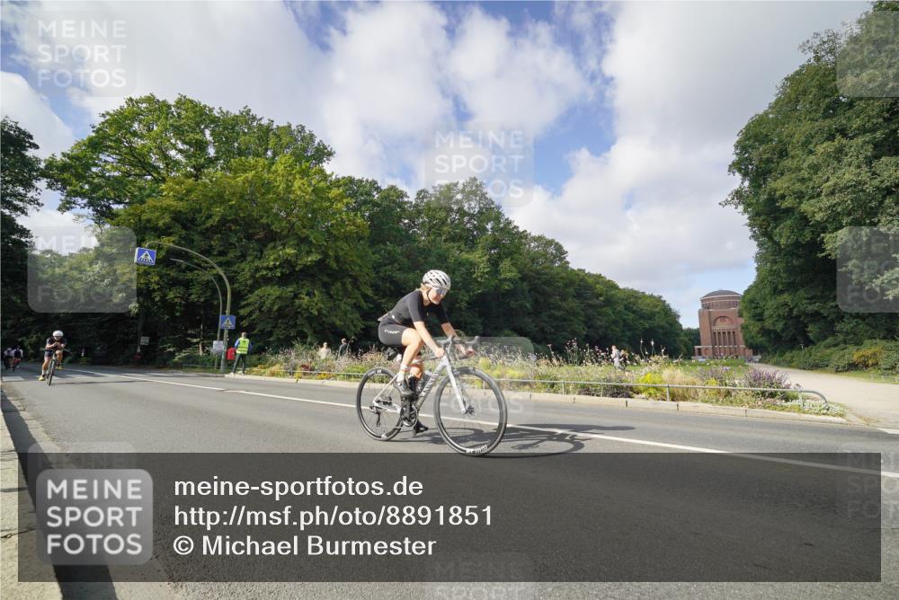 14.09.2025 - Stadtparktriathlon Michael Burmester http://msf.ph/oto/8891851 14.09.2025 10:48:05 Radfahren 647, 662, 665, 695, 728, 740, 749, 762, 765, 777, 818 meine-sportfotos.de