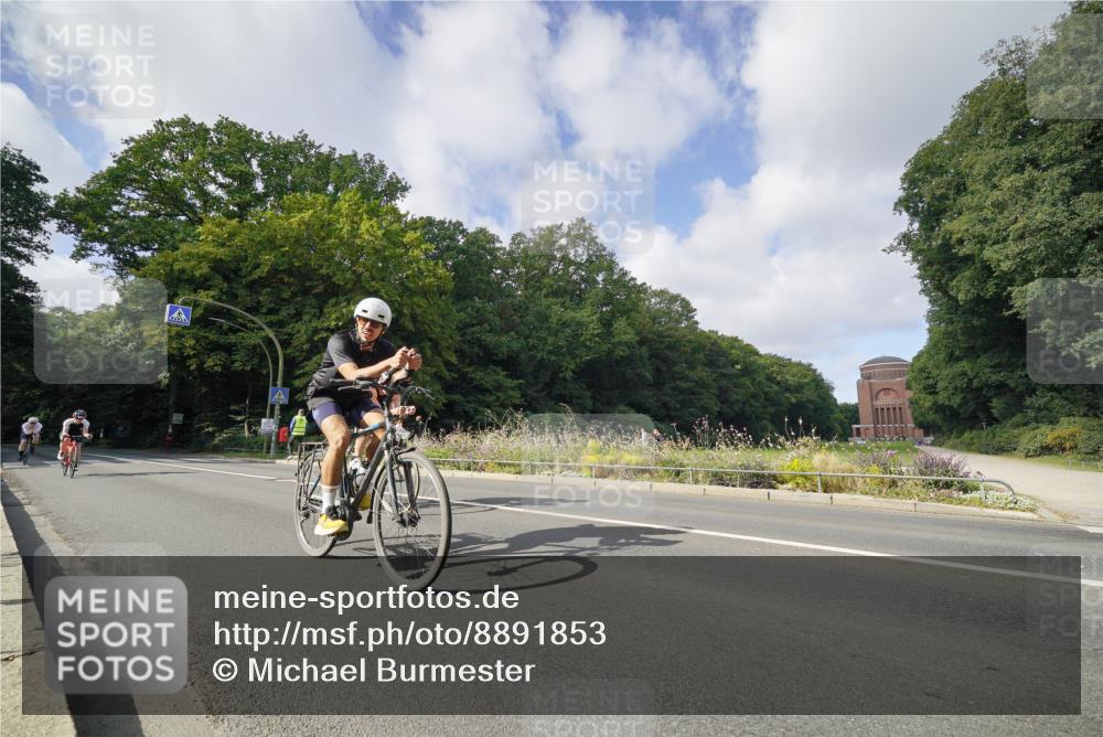 14.09.2025 - Stadtparktriathlon Michael Burmester http://msf.ph/oto/8891853 14.09.2025 10:48:07 Radfahren 647, 662, 665, 728, 740, 749, 762, 765, 777, 818 meine-sportfotos.de