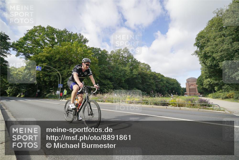 14.09.2025 - Stadtparktriathlon Michael Burmester http://msf.ph/oto/8891861 14.09.2025 10:48:23 Radfahren 776, 796, 803 meine-sportfotos.de