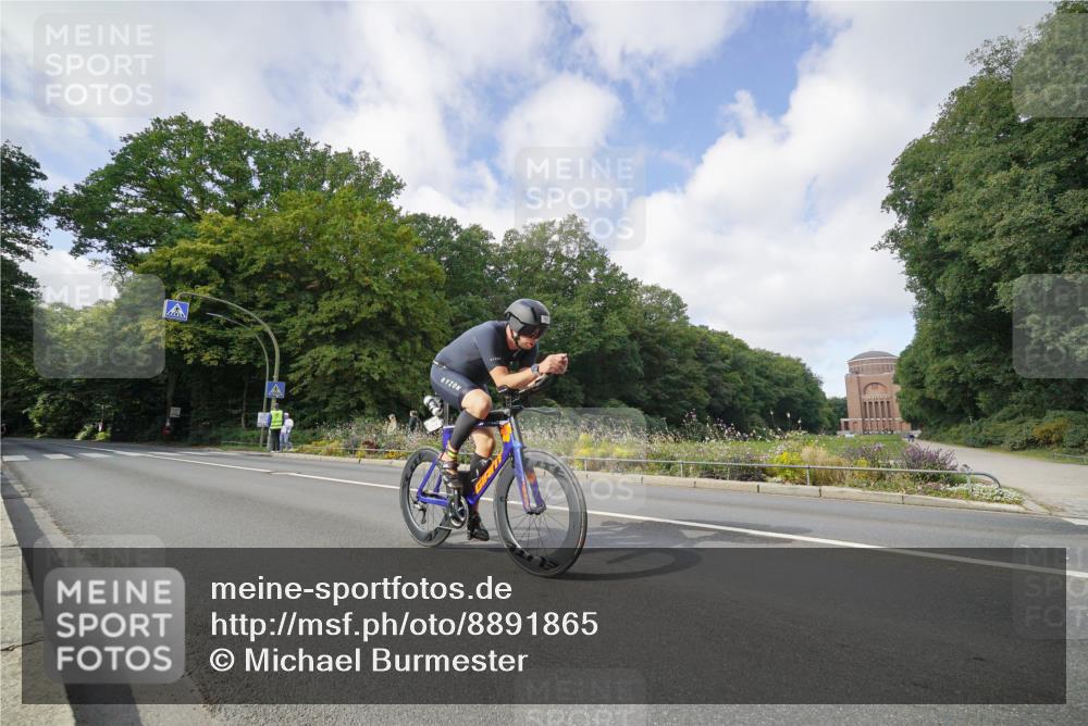 14.09.2025 - Stadtparktriathlon Michael Burmester http://msf.ph/oto/8891865 14.09.2025 10:48:39 Radfahren 769, 807 meine-sportfotos.de