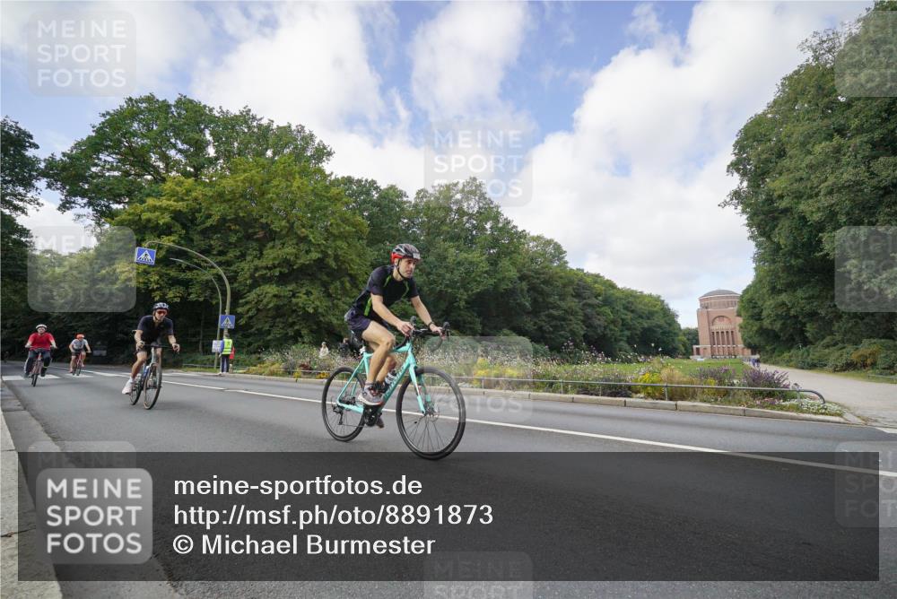 14.09.2025 - Stadtparktriathlon Michael Burmester http://msf.ph/oto/8891873 14.09.2025 10:49:00 Radfahren 558, 626, 746, 760, 770, 771, 778, 802 meine-sportfotos.de