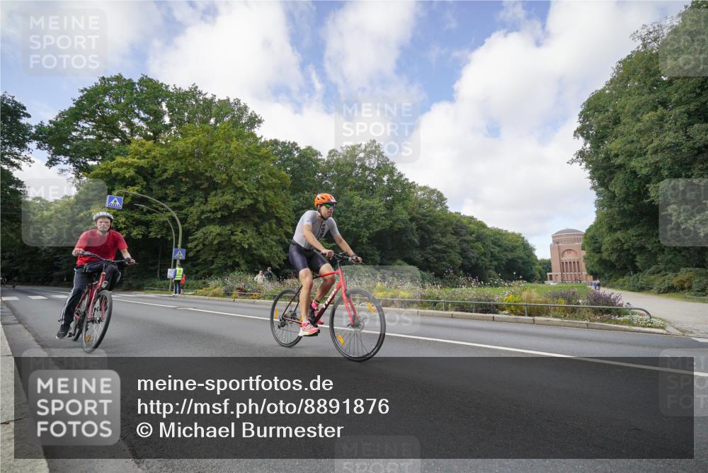 14.09.2025 - Stadtparktriathlon Michael Burmester http://msf.ph/oto/8891876 14.09.2025 10:49:03 Radfahren 558, 674, 746, 760, 770, 771, 778, 802 meine-sportfotos.de