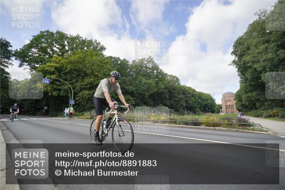 14.09.2025 - Stadtparktriathlon Michael Burmester http://msf.ph/oto/8891883 14.09.2025 10:49:14 Radfahren 637, 674, 755, 770, 774, 816 meine-sportfotos.de