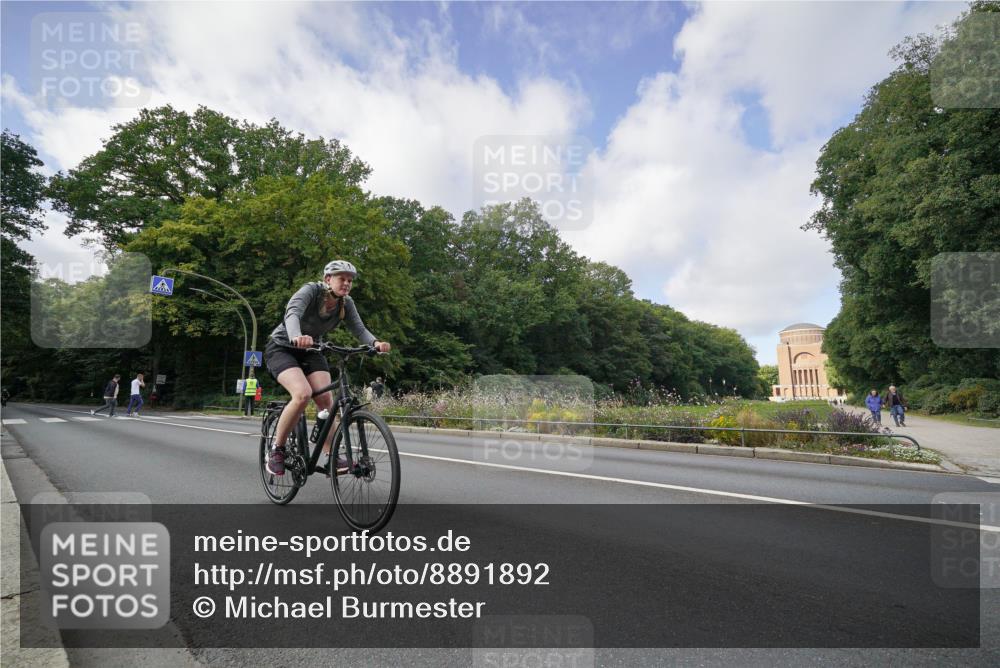 14.09.2025 - Stadtparktriathlon Michael Burmester http://msf.ph/oto/8891892 14.09.2025 10:49:38 Radfahren 643, 712, 714, 791, 821 meine-sportfotos.de