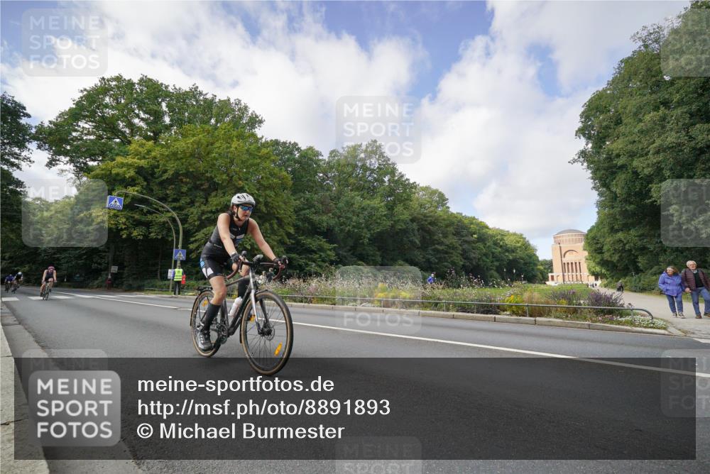 14.09.2025 - Stadtparktriathlon Michael Burmester http://msf.ph/oto/8891893 14.09.2025 10:49:46 Radfahren 638, 643, 744, 754 meine-sportfotos.de