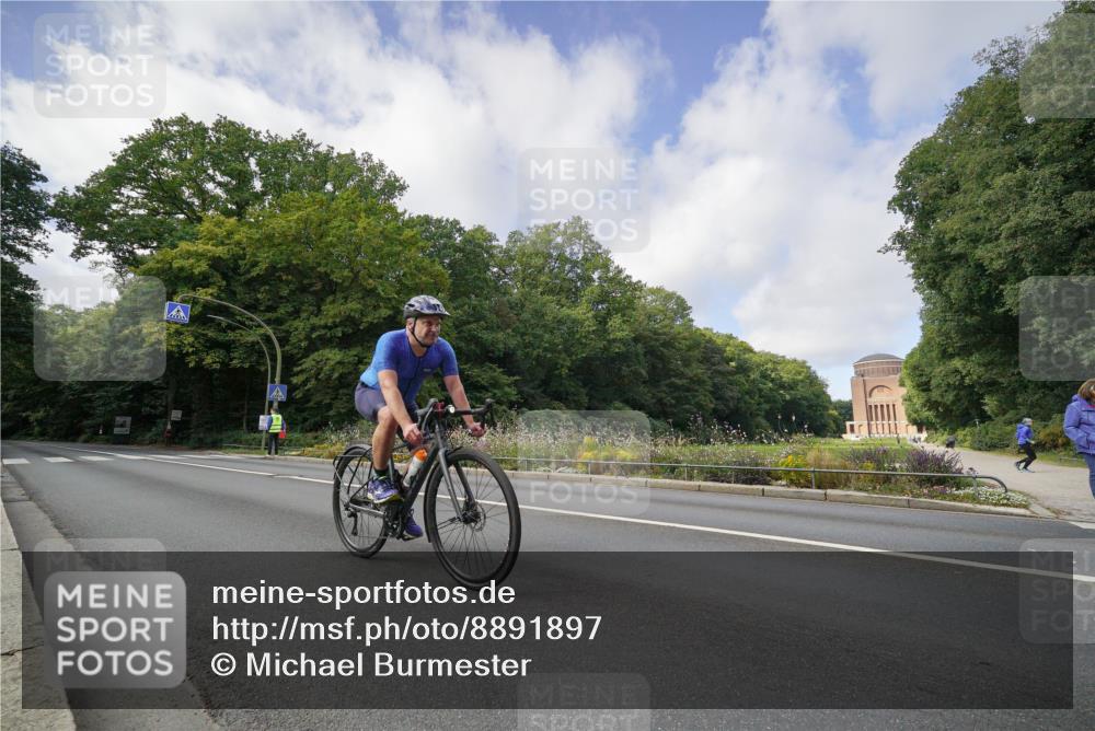 14.09.2025 - Stadtparktriathlon Michael Burmester http://msf.ph/oto/8891897 14.09.2025 10:49:51 Radfahren 638, 643, 744, 754, 767 meine-sportfotos.de