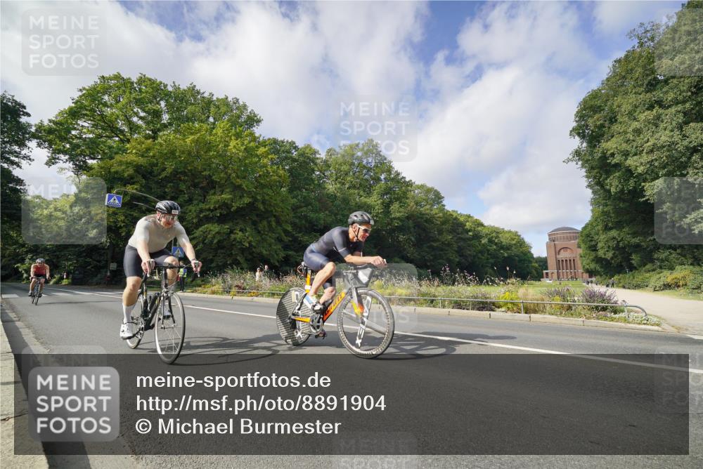14.09.2025 - Stadtparktriathlon Michael Burmester http://msf.ph/oto/8891904 14.09.2025 10:50:12 Radfahren 681, 692, 764, 783, 788, 798, 811, 817, 820 meine-sportfotos.de