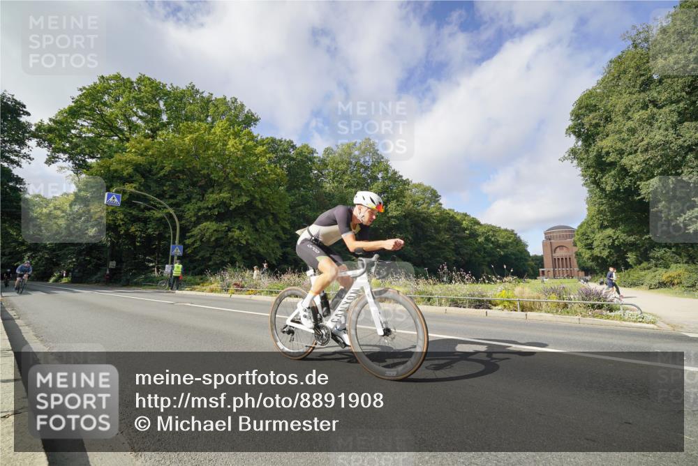 14.09.2025 - Stadtparktriathlon Michael Burmester http://msf.ph/oto/8891908 14.09.2025 10:50:27 Radfahren 698, 710, 763 meine-sportfotos.de
