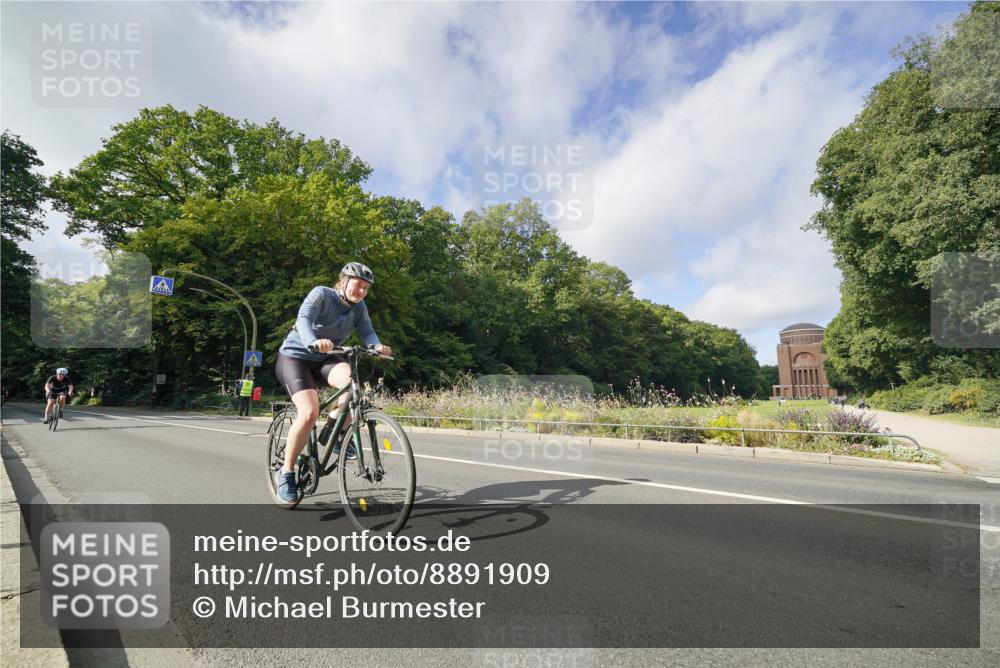 14.09.2025 - Stadtparktriathlon Michael Burmester http://msf.ph/oto/8891909 14.09.2025 10:50:30 Radfahren 683, 698, 710, 763 meine-sportfotos.de