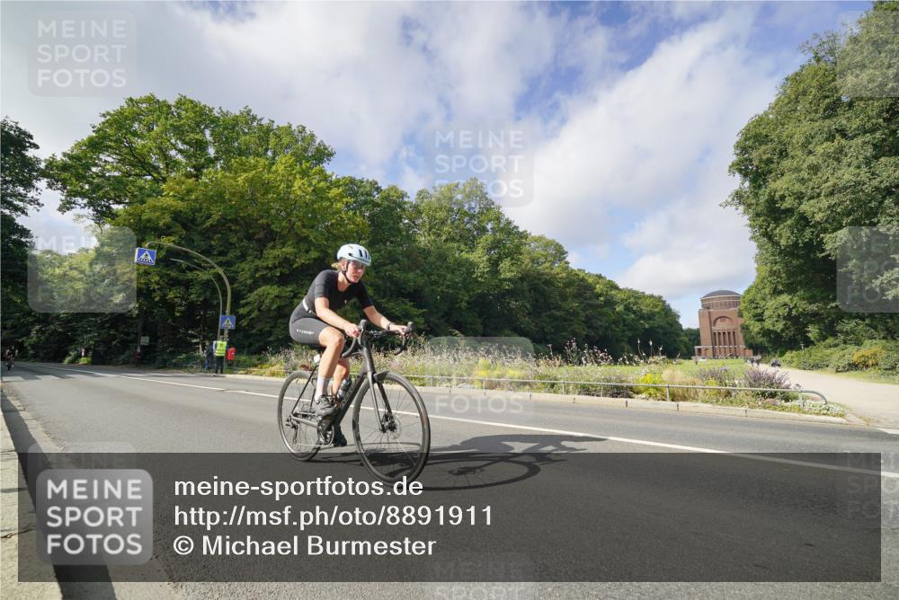14.09.2025 - Stadtparktriathlon Michael Burmester http://msf.ph/oto/8891911 14.09.2025 10:50:32 Radfahren 676, 683, 698, 710, 739, 763 meine-sportfotos.de