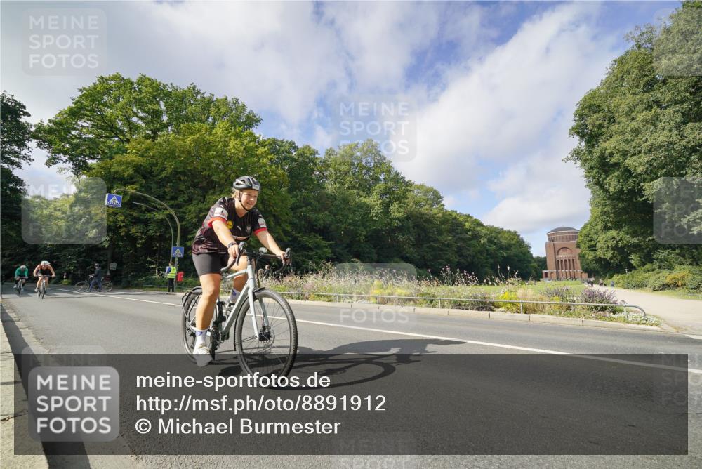 14.09.2025 - Stadtparktriathlon Michael Burmester http://msf.ph/oto/8891912 14.09.2025 10:50:37 Radfahren 676, 683, 710, 739, 753, 782 meine-sportfotos.de