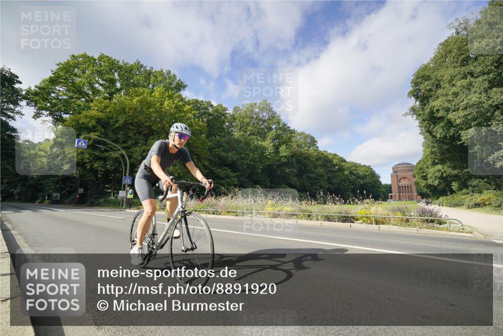 14.09.2025 - Stadtparktriathlon Michael Burmester http://msf.ph/oto/8891920 14.09.2025 10:50:51 Radfahren 659, 737, 753 meine-sportfotos.de