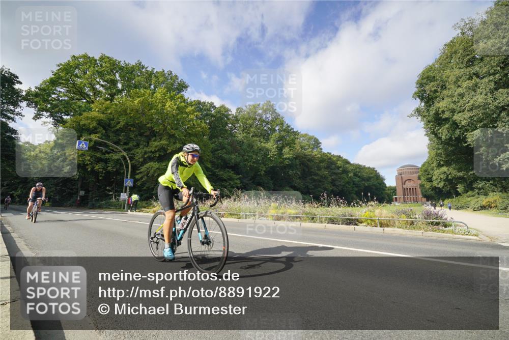 14.09.2025 - Stadtparktriathlon Michael Burmester http://msf.ph/oto/8891922 14.09.2025 10:51:00 Radfahren 621, 654, 678 meine-sportfotos.de
