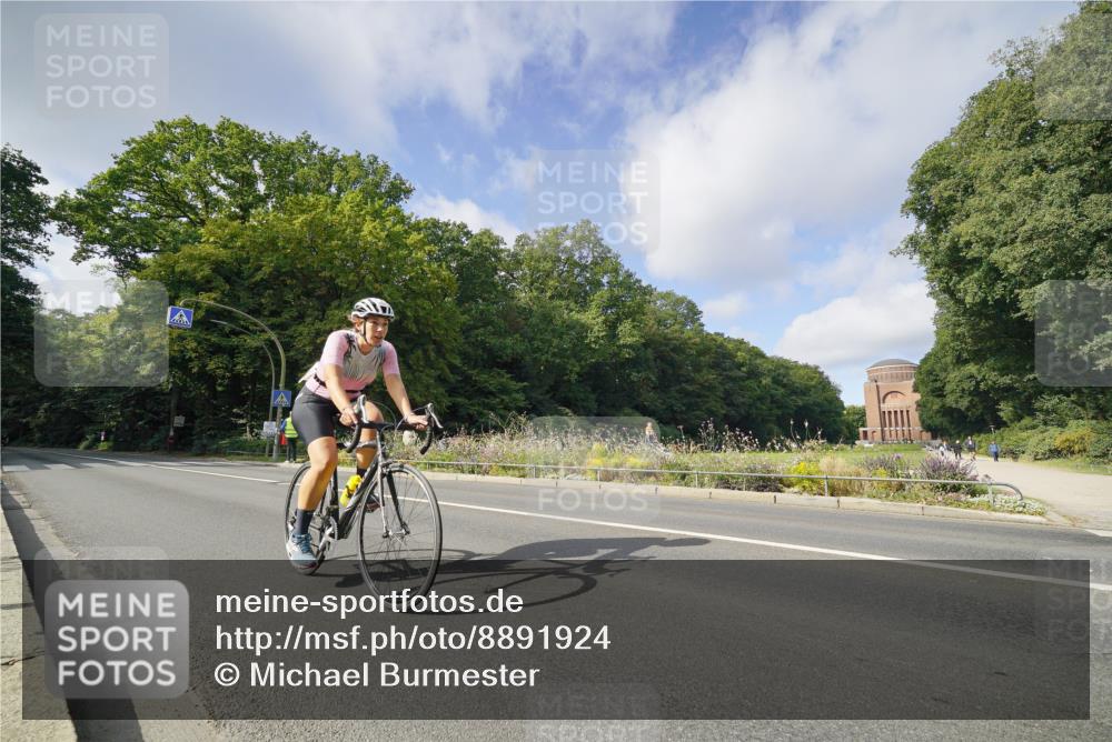 14.09.2025 - Stadtparktriathlon Michael Burmester http://msf.ph/oto/8891924 14.09.2025 10:51:06 Radfahren 621, 654, 678, 716 meine-sportfotos.de