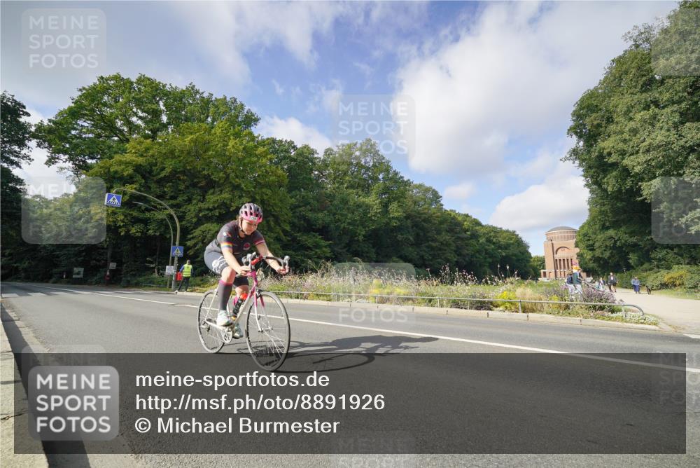 14.09.2025 - Stadtparktriathlon Michael Burmester http://msf.ph/oto/8891926 14.09.2025 10:51:13 Radfahren 716 meine-sportfotos.de