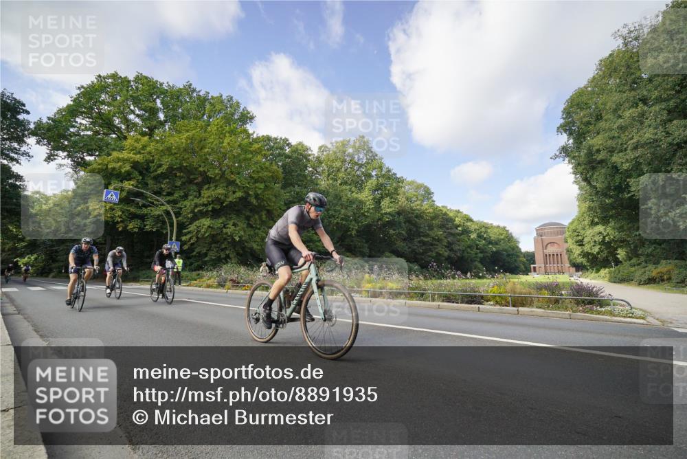 14.09.2025 - Stadtparktriathlon Michael Burmester http://msf.ph/oto/8891935 14.09.2025 10:51:53 Radfahren 651, 693, 724, 727, 743, 750, 752, 775, 804 meine-sportfotos.de