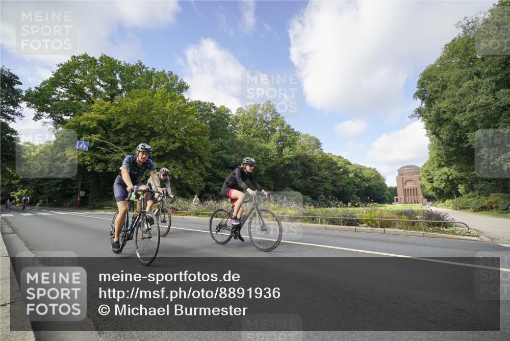 14.09.2025 - Stadtparktriathlon Michael Burmester http://msf.ph/oto/8891936 14.09.2025 10:51:54 Radfahren 651, 693, 724, 727, 743, 750, 752, 775, 804 meine-sportfotos.de