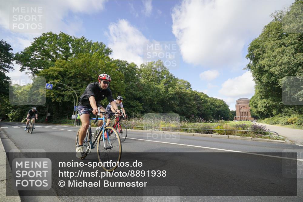 14.09.2025 - Stadtparktriathlon Michael Burmester http://msf.ph/oto/8891938 14.09.2025 10:51:57 Radfahren 651, 693, 727, 743, 752, 775, 804 meine-sportfotos.de