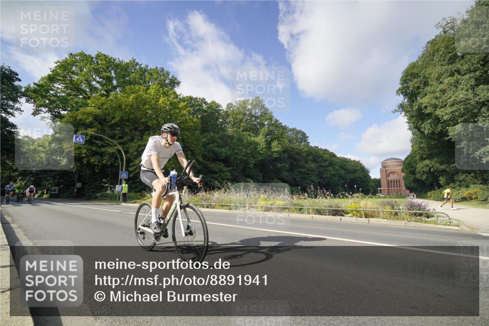 14.09.2025 - Stadtparktriathlon Michael Burmester http://msf.ph/oto/8891941 14.09.2025 10:52:09 Radfahren 661, 720, 759, 772, 785, 797, 799, 813 meine-sportfotos.de