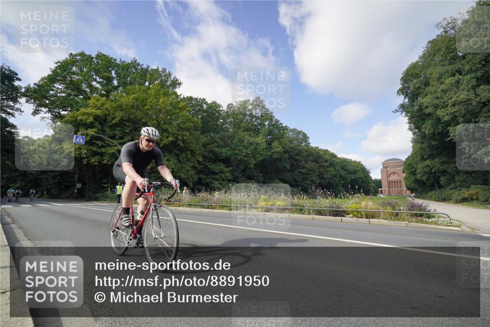 14.09.2025 - Stadtparktriathlon Michael Burmester http://msf.ph/oto/8891950 14.09.2025 10:52:20 Radfahren 633, 655, 748, 759, 797, 800, 805, 806 meine-sportfotos.de