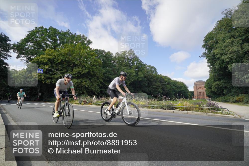 14.09.2025 - Stadtparktriathlon Michael Burmester http://msf.ph/oto/8891953 14.09.2025 10:52:24 Radfahren 633, 655, 663, 748, 800, 805, 806 meine-sportfotos.de