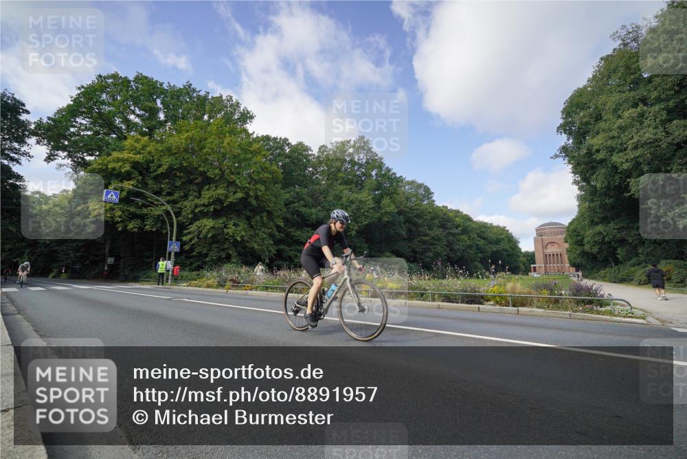 14.09.2025 - Stadtparktriathlon Michael Burmester http://msf.ph/oto/8891957 14.09.2025 10:52:28 Radfahren 633, 655, 663, 677, 748, 800 meine-sportfotos.de