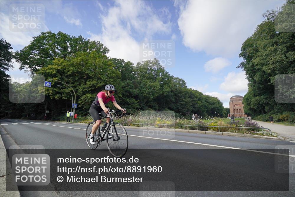 14.09.2025 - Stadtparktriathlon Michael Burmester http://msf.ph/oto/8891960 14.09.2025 10:52:34 Radfahren 633, 663, 677 meine-sportfotos.de