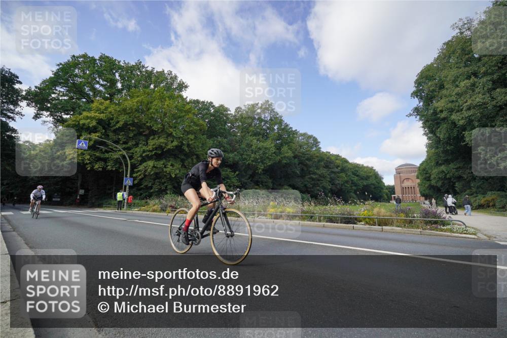 14.09.2025 - Stadtparktriathlon Michael Burmester http://msf.ph/oto/8891962 14.09.2025 10:52:43 Radfahren 694, 718, 723 meine-sportfotos.de
