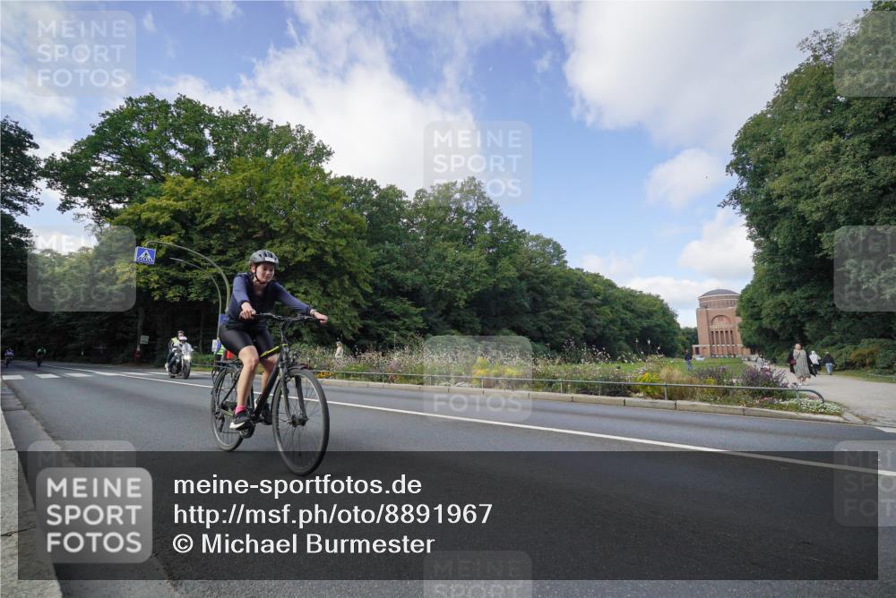 14.09.2025 - Stadtparktriathlon Michael Burmester http://msf.ph/oto/8891967 14.09.2025 10:52:55 Radfahren 646, 657, 708, 723, 730 meine-sportfotos.de