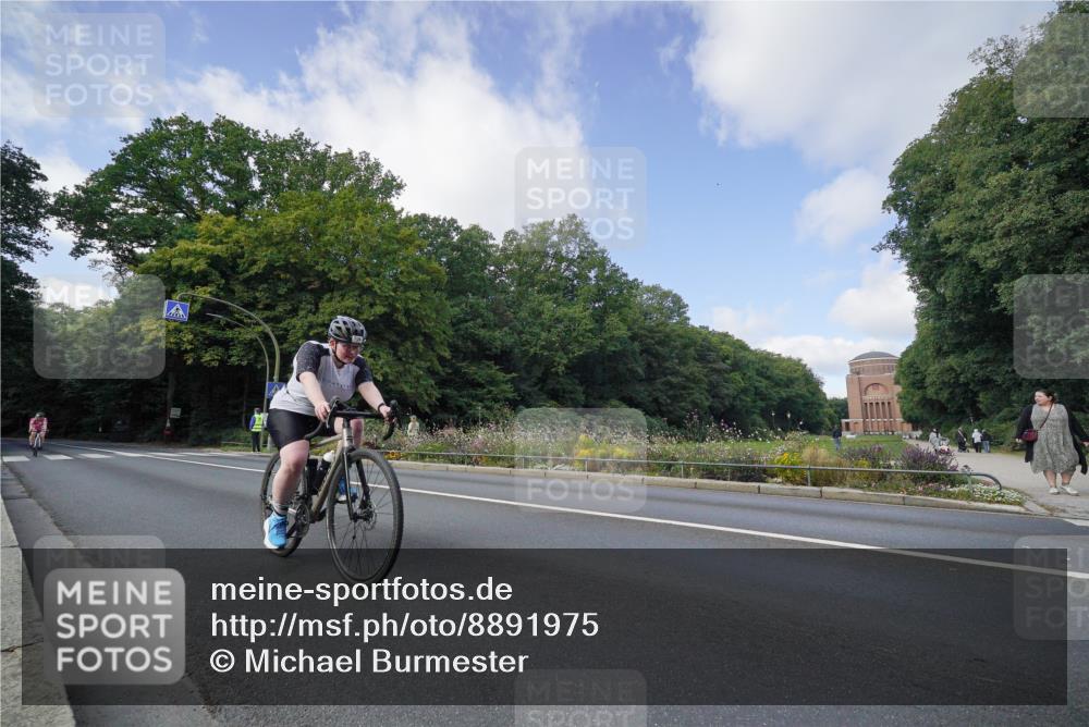 14.09.2025 - Stadtparktriathlon Michael Burmester http://msf.ph/oto/8891975 14.09.2025 10:53:02 Radfahren 691, 708, 730 meine-sportfotos.de