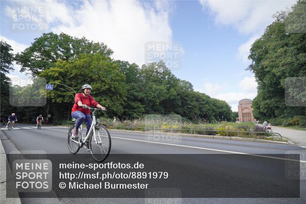 14.09.2025 - Stadtparktriathlon Michael Burmester http://msf.ph/oto/8891979 14.09.2025 10:53:25 Radfahren 628, 639, 648 meine-sportfotos.de