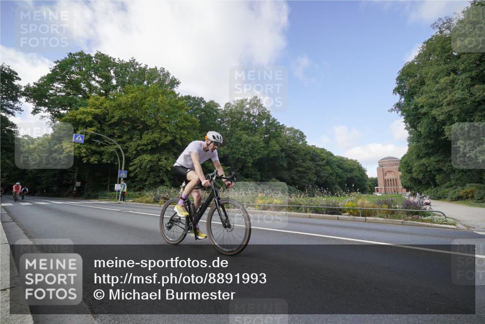 14.09.2025 - Stadtparktriathlon Michael Burmester http://msf.ph/oto/8891993 14.09.2025 10:53:51 Radfahren 631, 668, 685, 758, 766, 808 meine-sportfotos.de