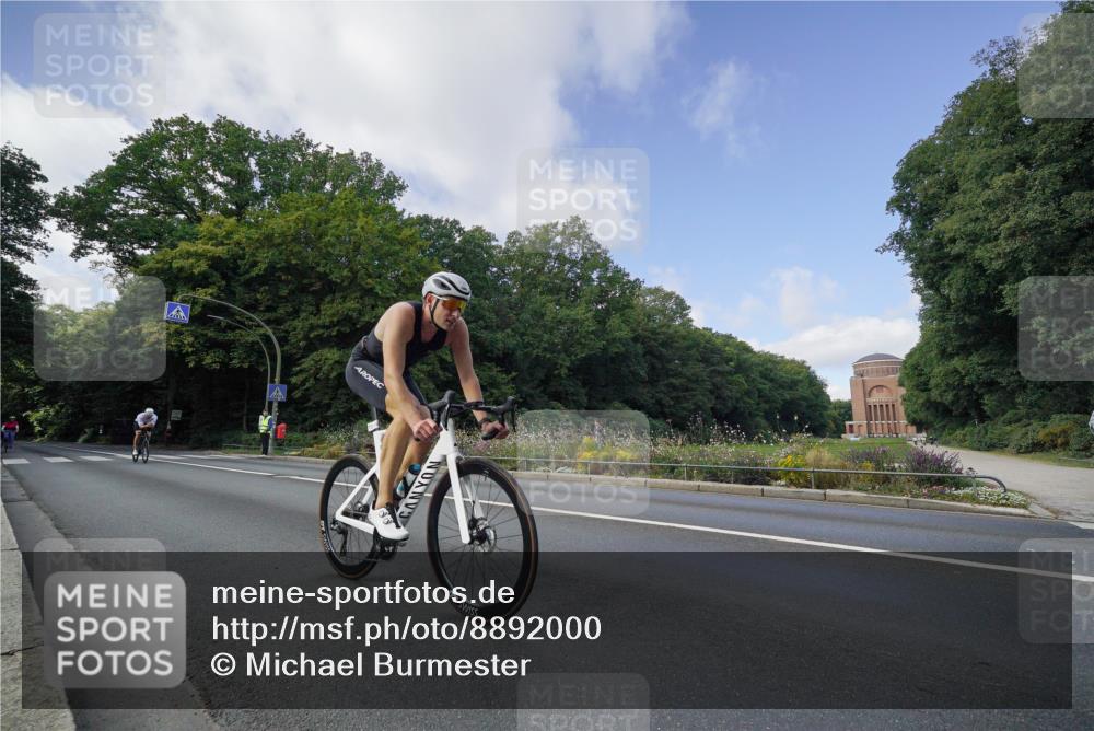 14.09.2025 - Stadtparktriathlon Michael Burmester http://msf.ph/oto/8892000 14.09.2025 10:54:14 Radfahren 735, 761, 793, 865 meine-sportfotos.de