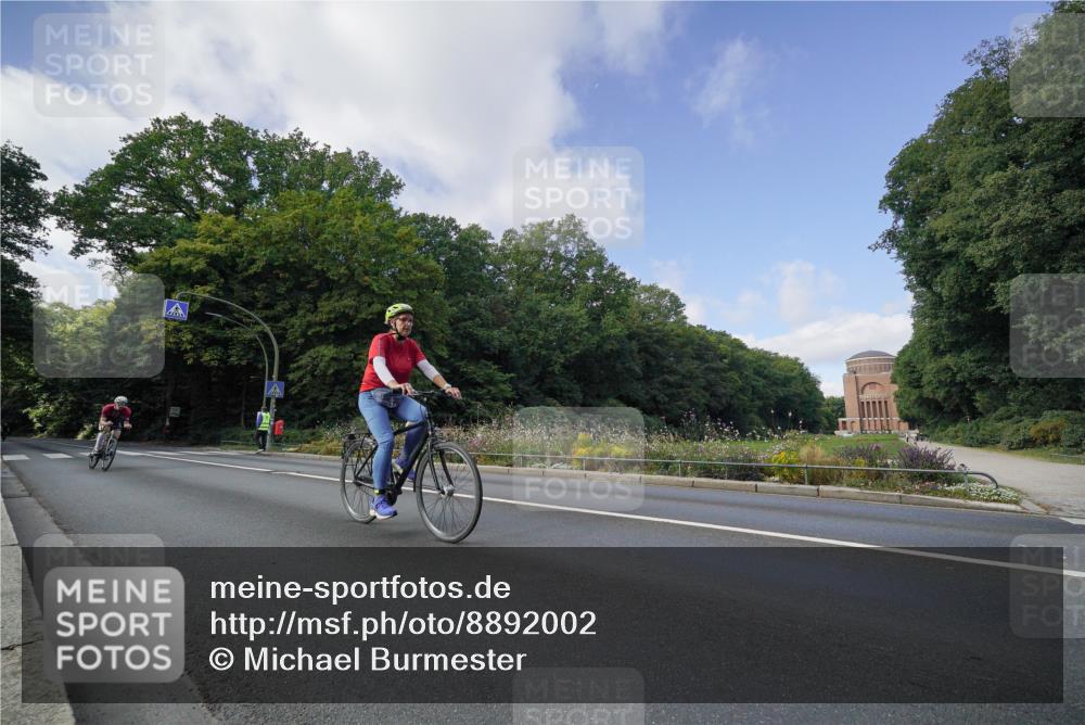 14.09.2025 - Stadtparktriathlon Michael Burmester http://msf.ph/oto/8892002 14.09.2025 10:54:20 Radfahren 779, 793, 815, 865 meine-sportfotos.de