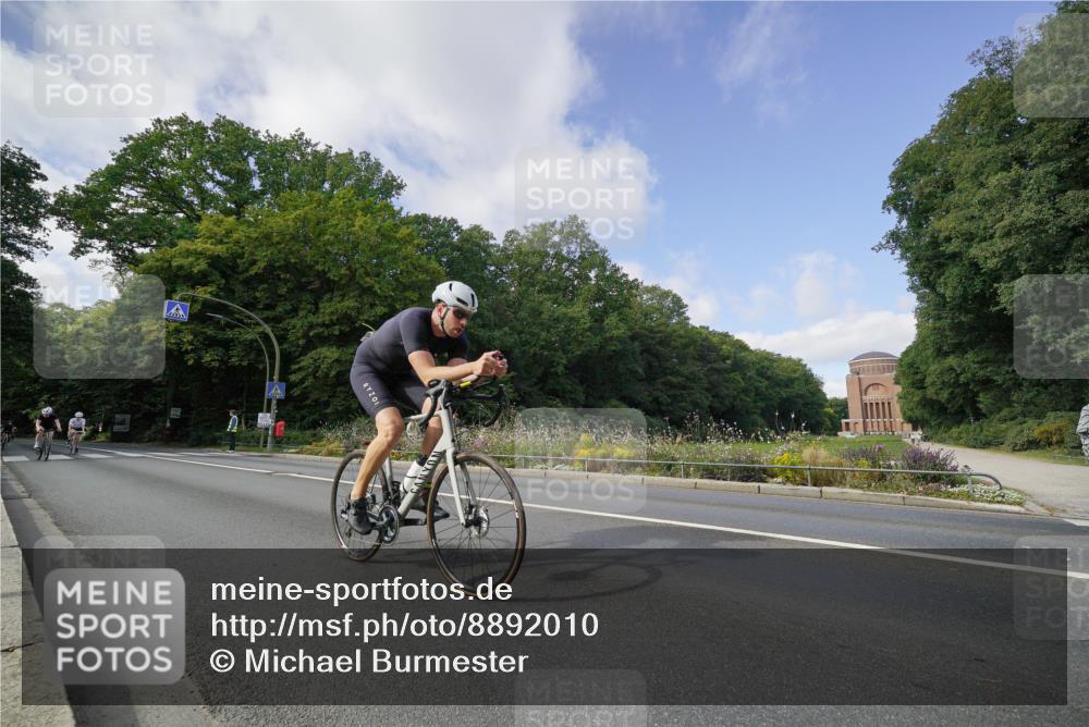 14.09.2025 - Stadtparktriathlon Michael Burmester http://msf.ph/oto/8892010 14.09.2025 10:54:32 Radfahren 629, 667, 671, 688, 749, 779, 815, 823, 880 meine-sportfotos.de
